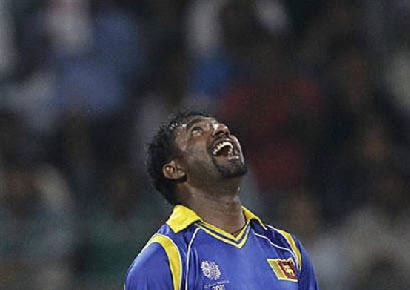 World Cup: Injured Muttiah Muralitharan sets up Sri Lanka victory