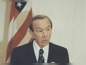 Warren Christopher, US negotiator, dies at 85