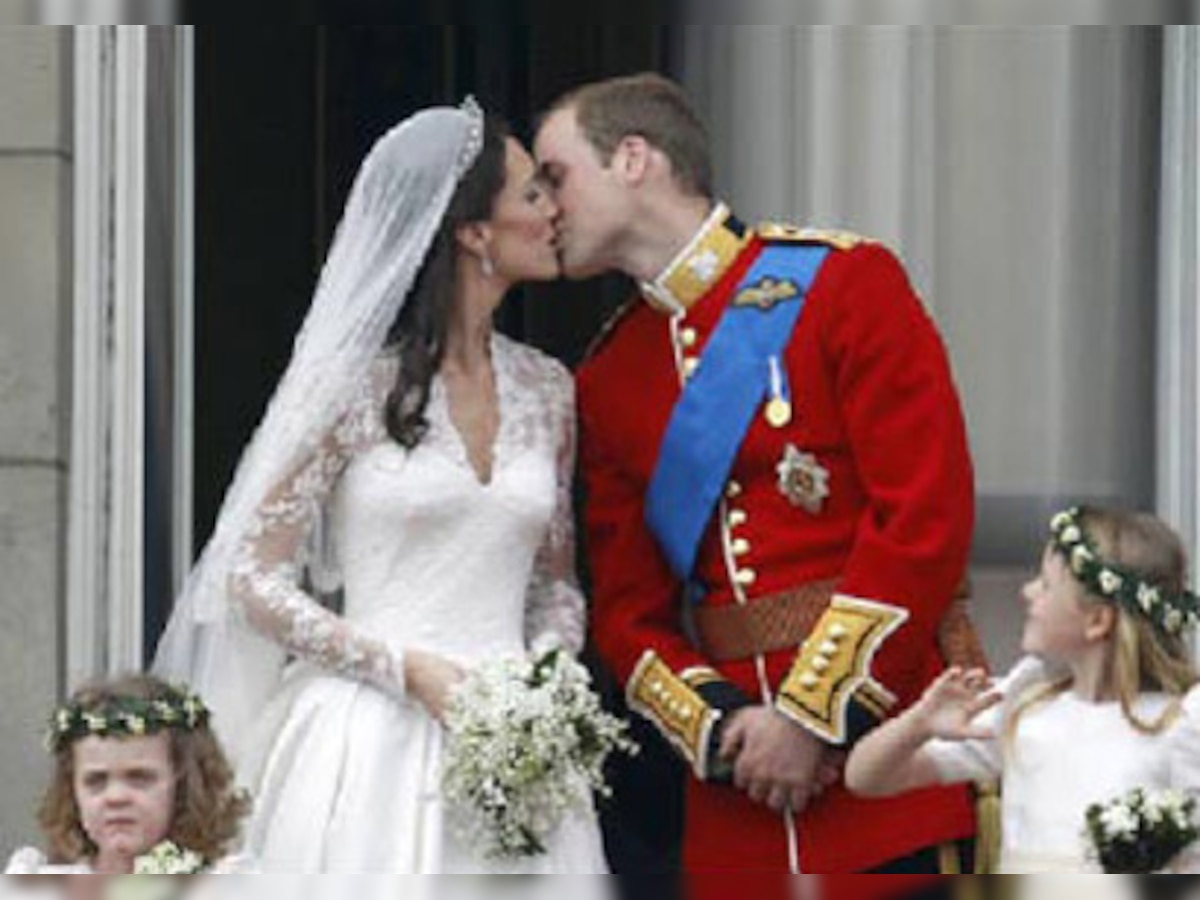 Royal newlyweds kiss, cheered by a million fans