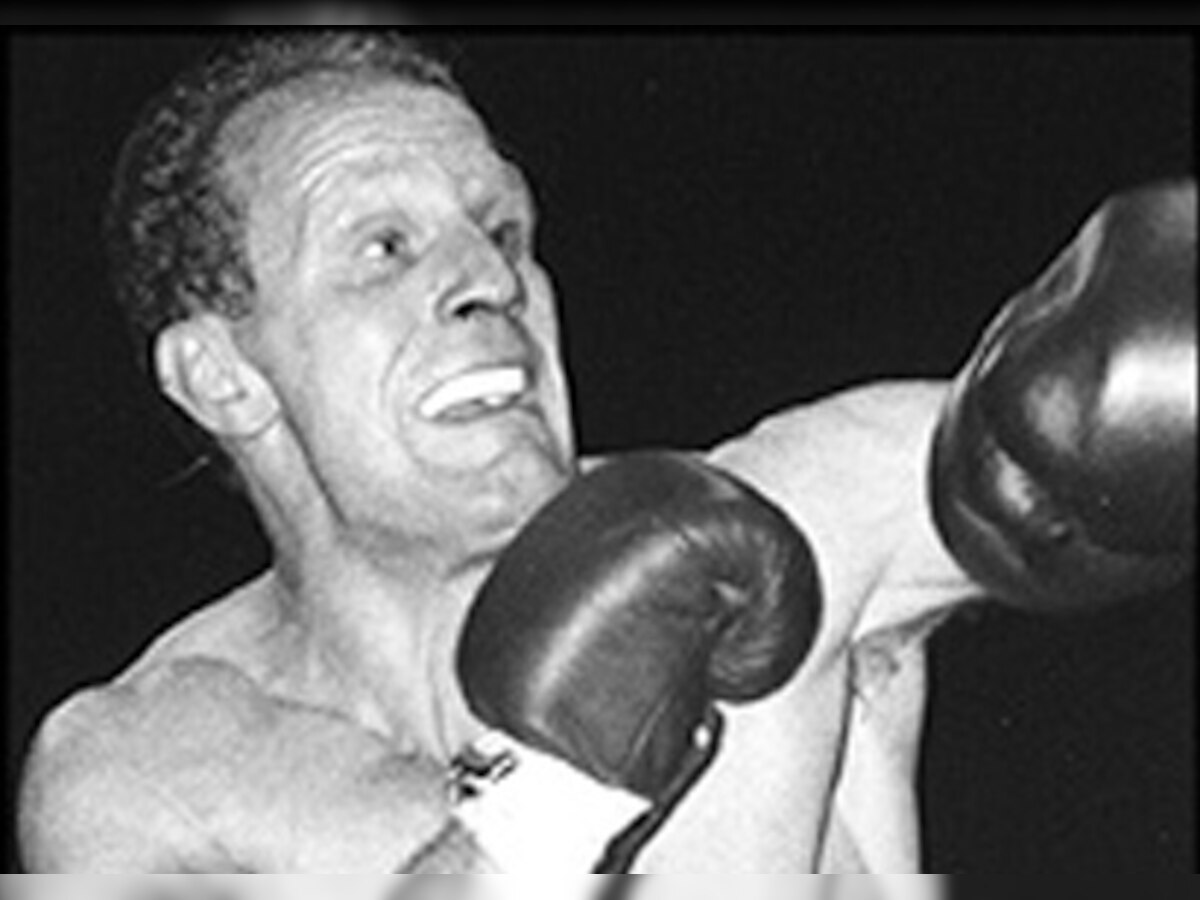 British boxing legend Sir Henry Cooper dies at 76