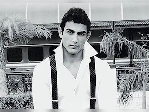 Pravesh Rana stalked by two girls