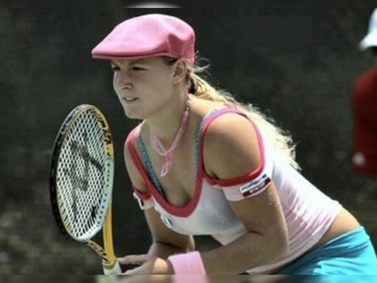 Lady Gaga of tennis in long socks out of tune at Wimbledon