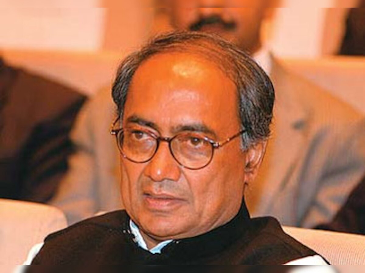 Digvijay's bizarre logic: Anna's fast should be preceded by agitation