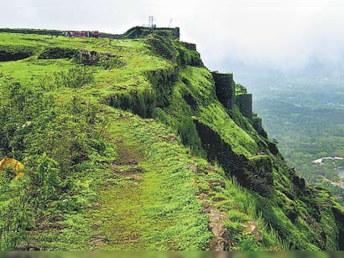 Mumbai-Pune expressway in the monsoons