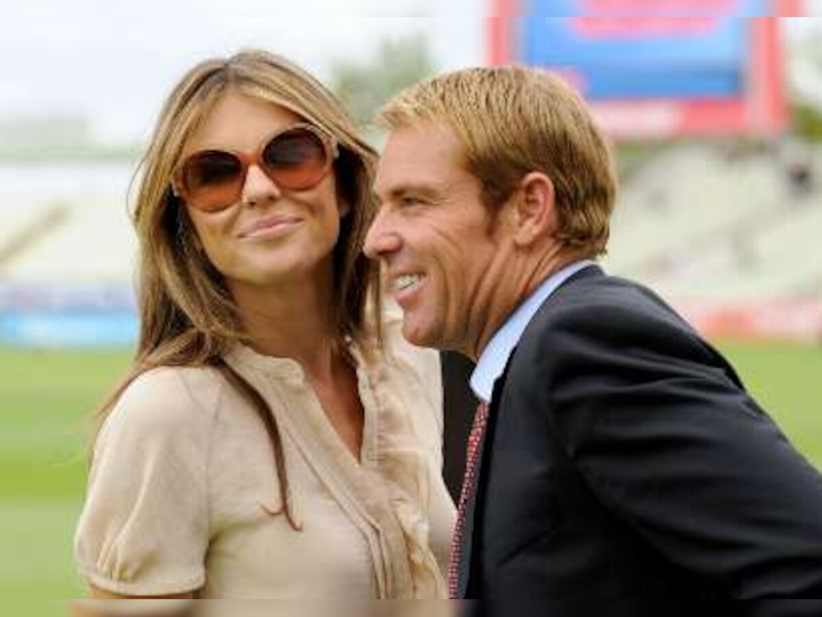 Shane Warne to propose to Liz Hurley before Christmas