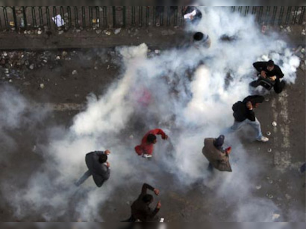 Egyptian police battle protesters, 33 dead