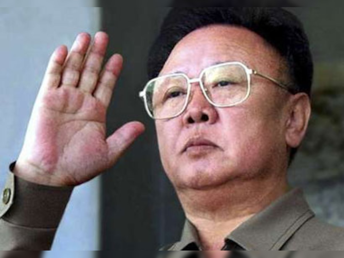 Kim Jong Il dies; North Koreans rally around his heir