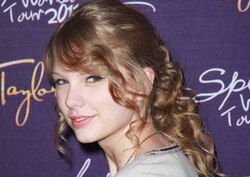Grammy 2012: Taylor Swift's 'Mean' wins best country song
