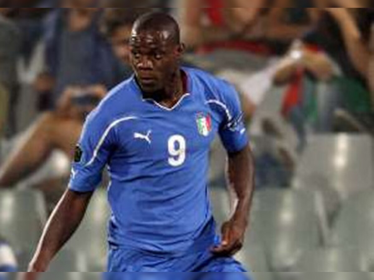 Italians promise to support Mario Balotelli over racism stance