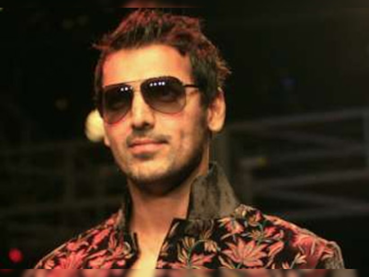 John Abraham Race 2 Sonnenbrille