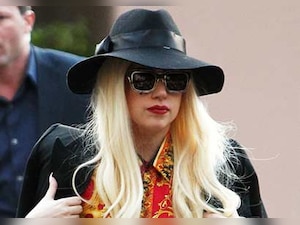 Lady GaGa tweets nearly nude pics of herself