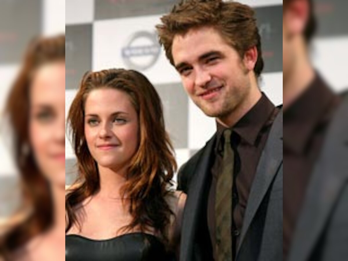Robert Pattinson takes back Kristen Stewart
