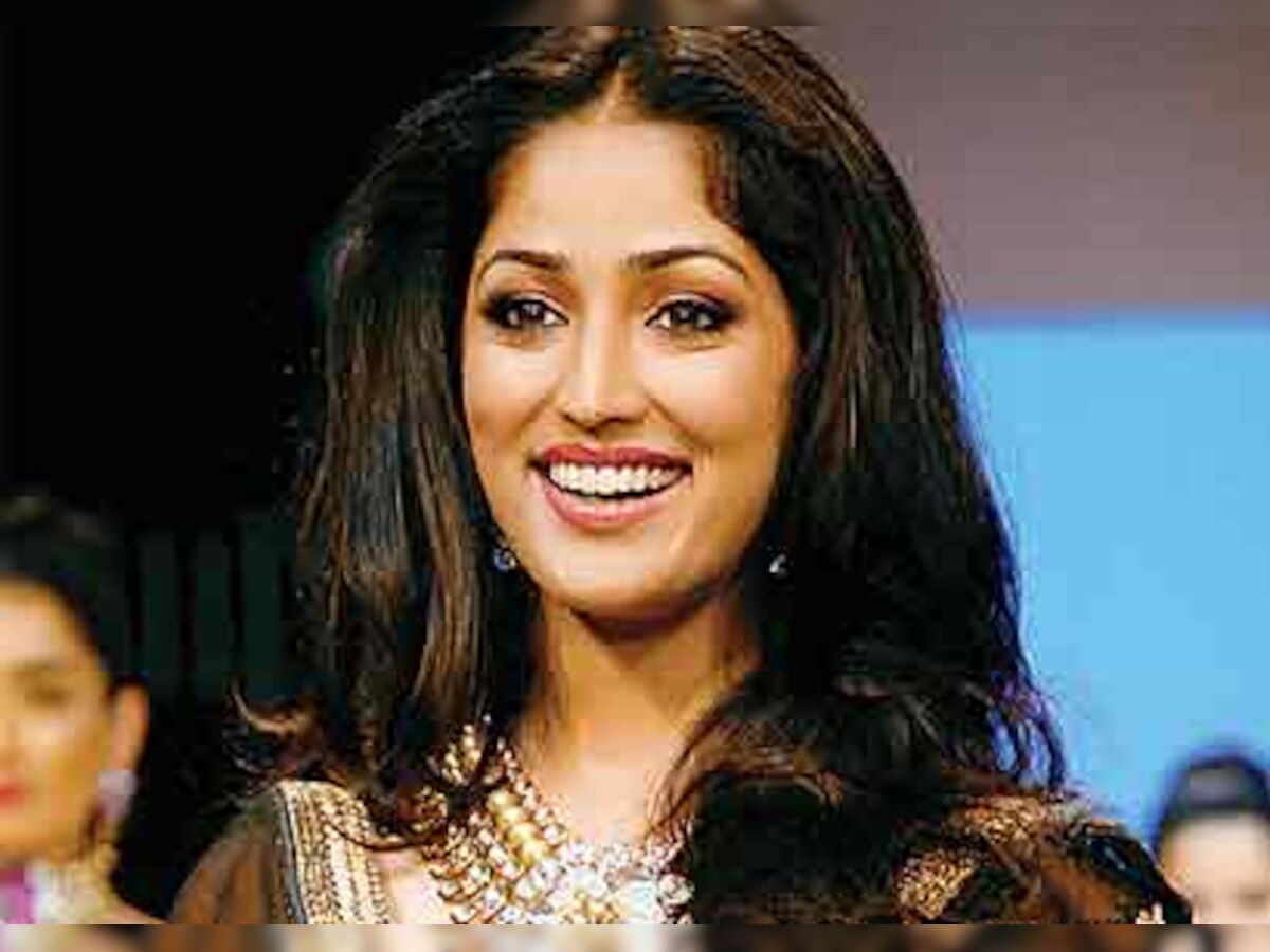 Yaami Gautam gets mobbed!