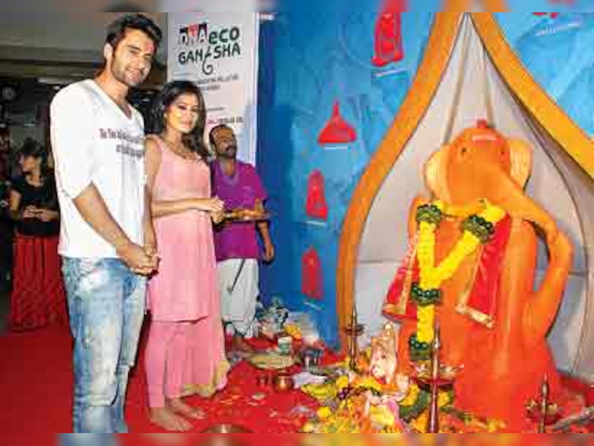 'Bappa' has always been there for us: Vashu and Jackky Bhagnani 