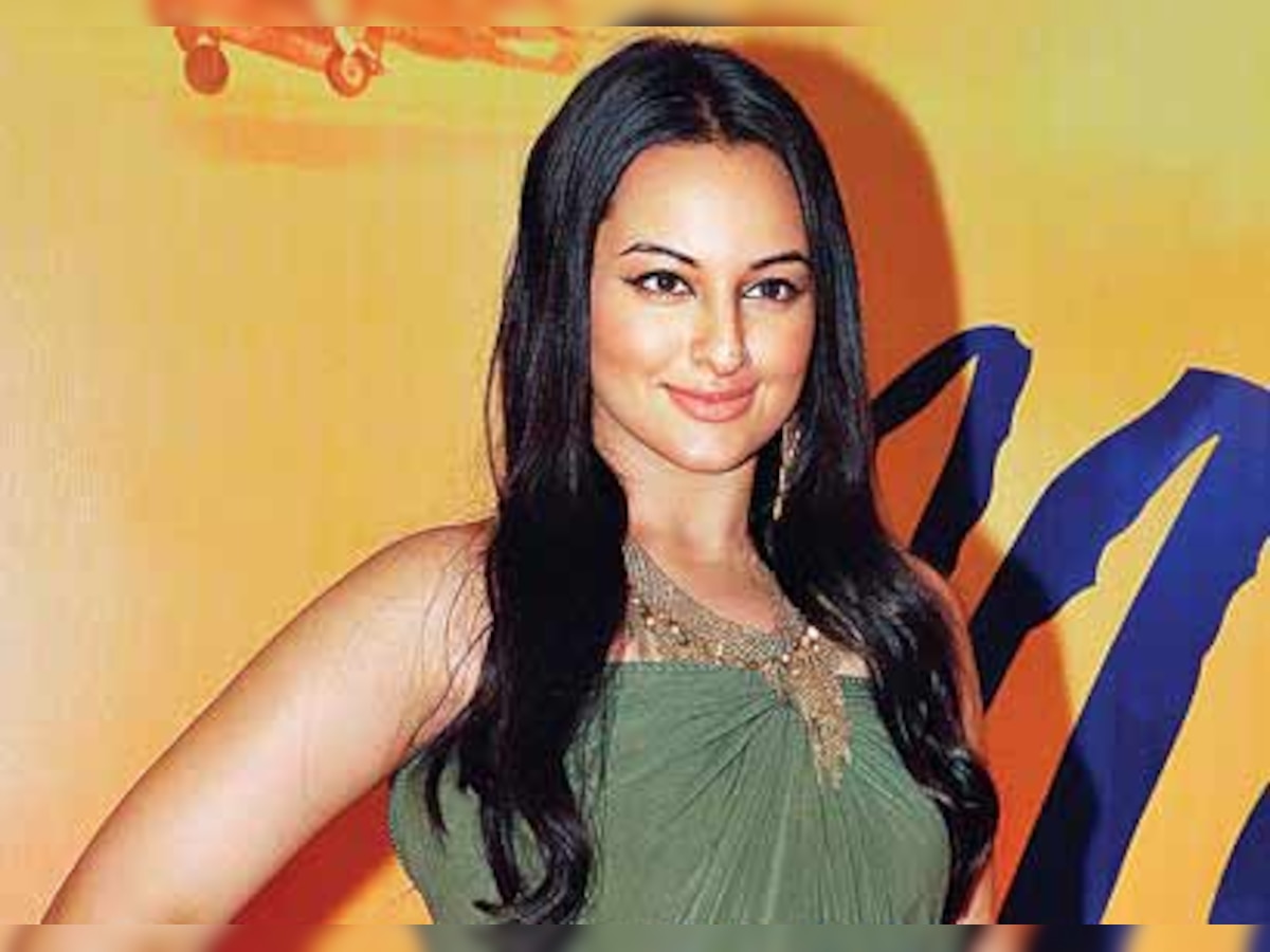 Sonakshi Sinha gets bike riding lesson from Ajay Devgn