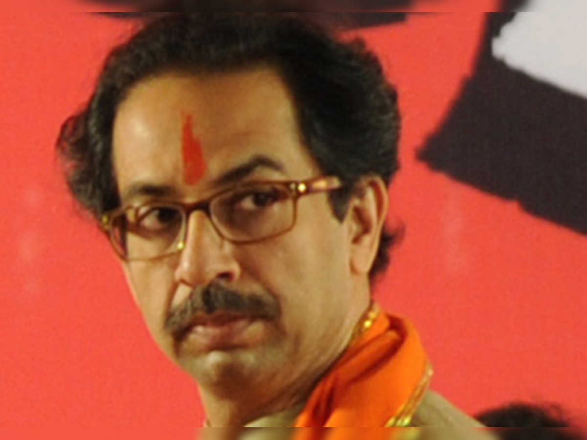 Uddhav collects Bal Thackeray's ashes