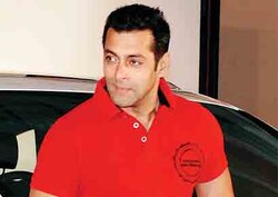 Court summons Salman Khan, cop in hit-and-run case