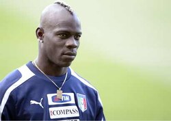 Mario Balotelli for sale after rejecting Manchester City's fine