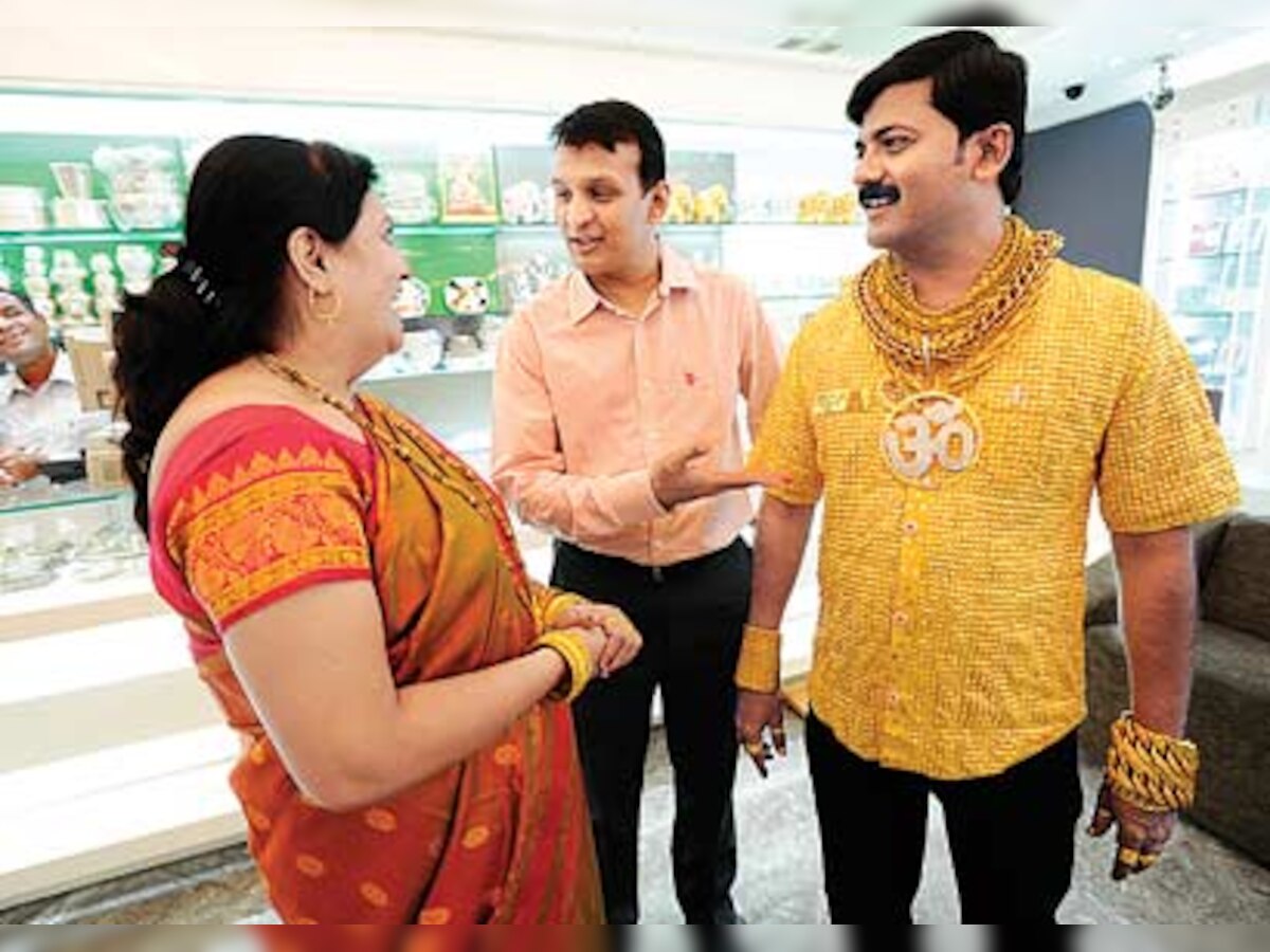 Pune man shirts up with Rs1.27 crore gold