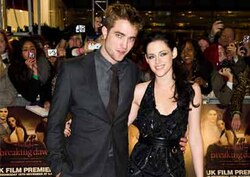 Kristen Stewart jets to London to be with Robert Pattinson
