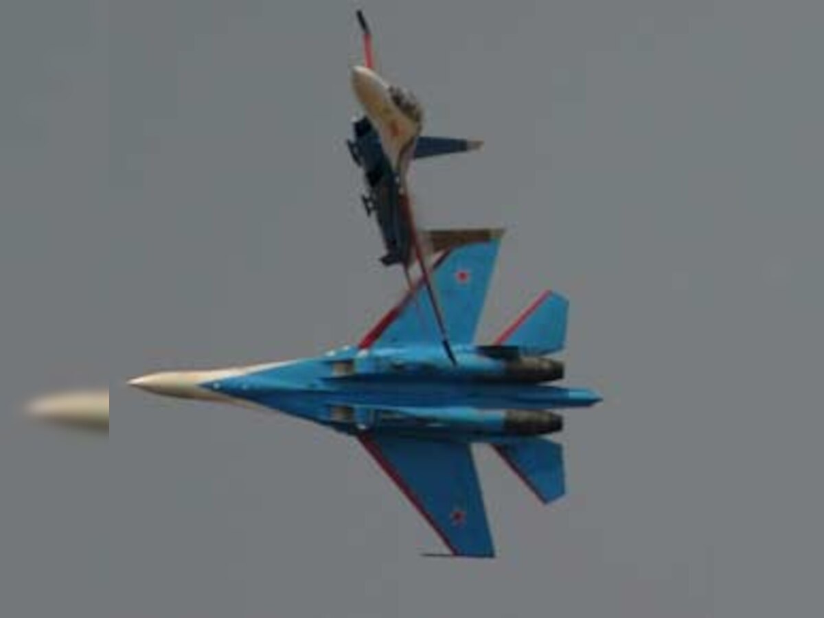 Aerobatic display marks the conclusion of Aero India 2013