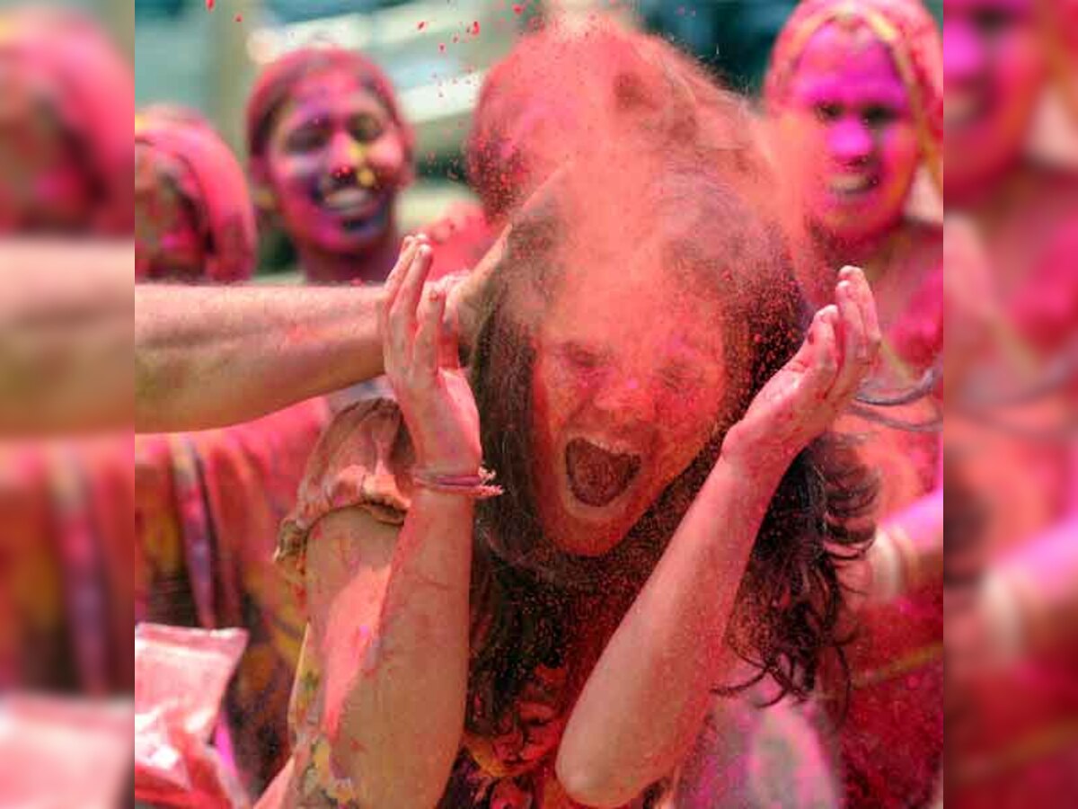 Holi celebrated with gusto in Mumbai