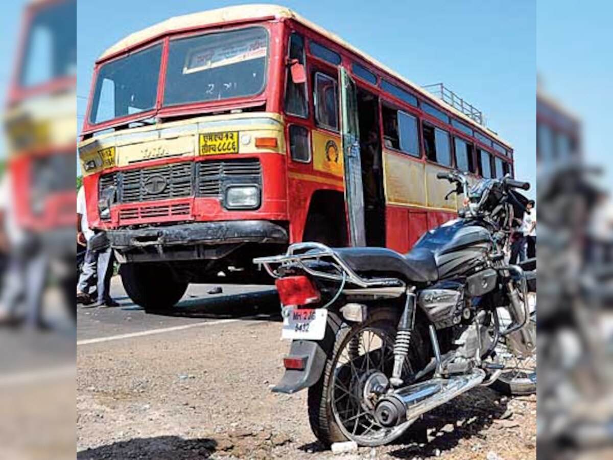 2 collegians ram into MSRTC bus, die