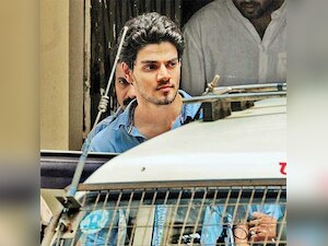 Jiah Khan suicide: 5 love letters tumble out of Suraj Pancholi's closet 