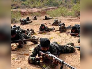 Three killed, five injured as 150 Maoists attack Dhanbad-Patna Intercity Express in Bihar