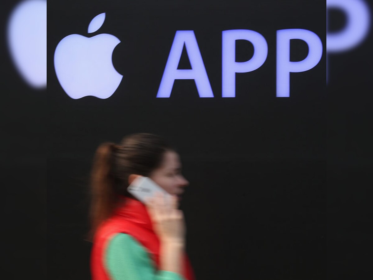 Apple looking at bigger iPhone screens, multiple colours: Sources