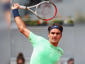 Roger Federer fights back to beat Tommy Haas and reach Halle final