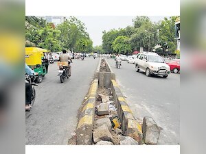 Lack of coordination between AMC, traffic cops leads to chaos