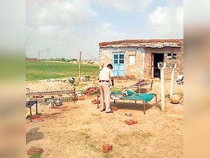 Man pays with life for protecting wife's modesty