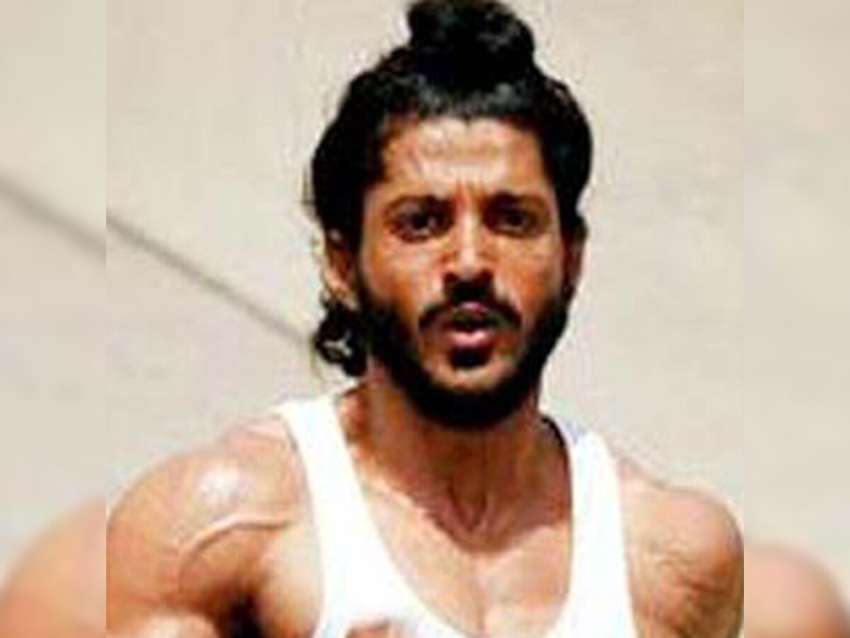 Farhan Akhtar promotes 'Bhaag Milkha Bhaag' on 'Indian Idol Junior'