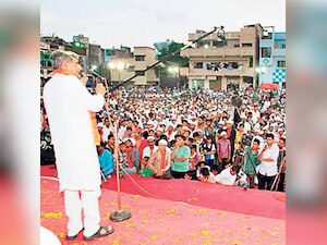 Saffron party goes all out to woo Muslims at Surat meet 