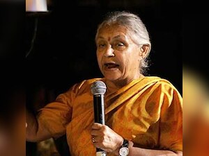Sheila Dikshit mocks Arvind Kejriwal on power bills