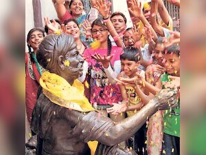 Amdavadis remember poet who left his chhaap with Chhappa