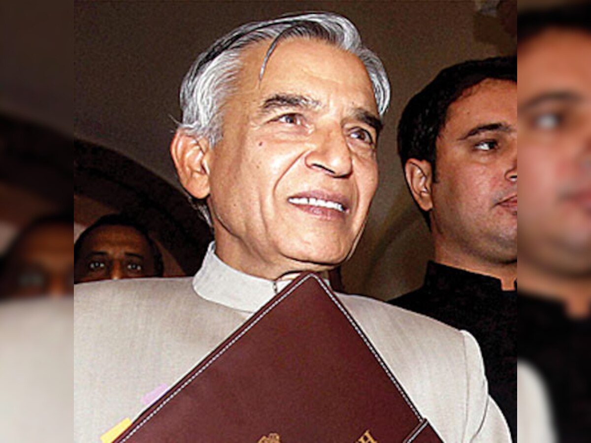 Pawan Kumar Bansal gets CBI clean chit as CBI files charge sheet