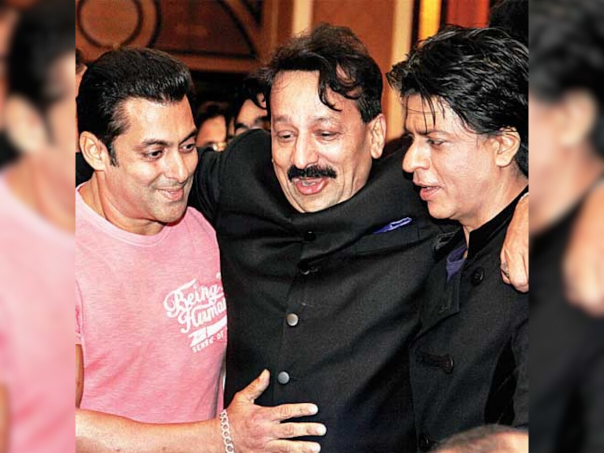 Shah Rukh Khan, Salman Khan hug each other at 'iftaar' party