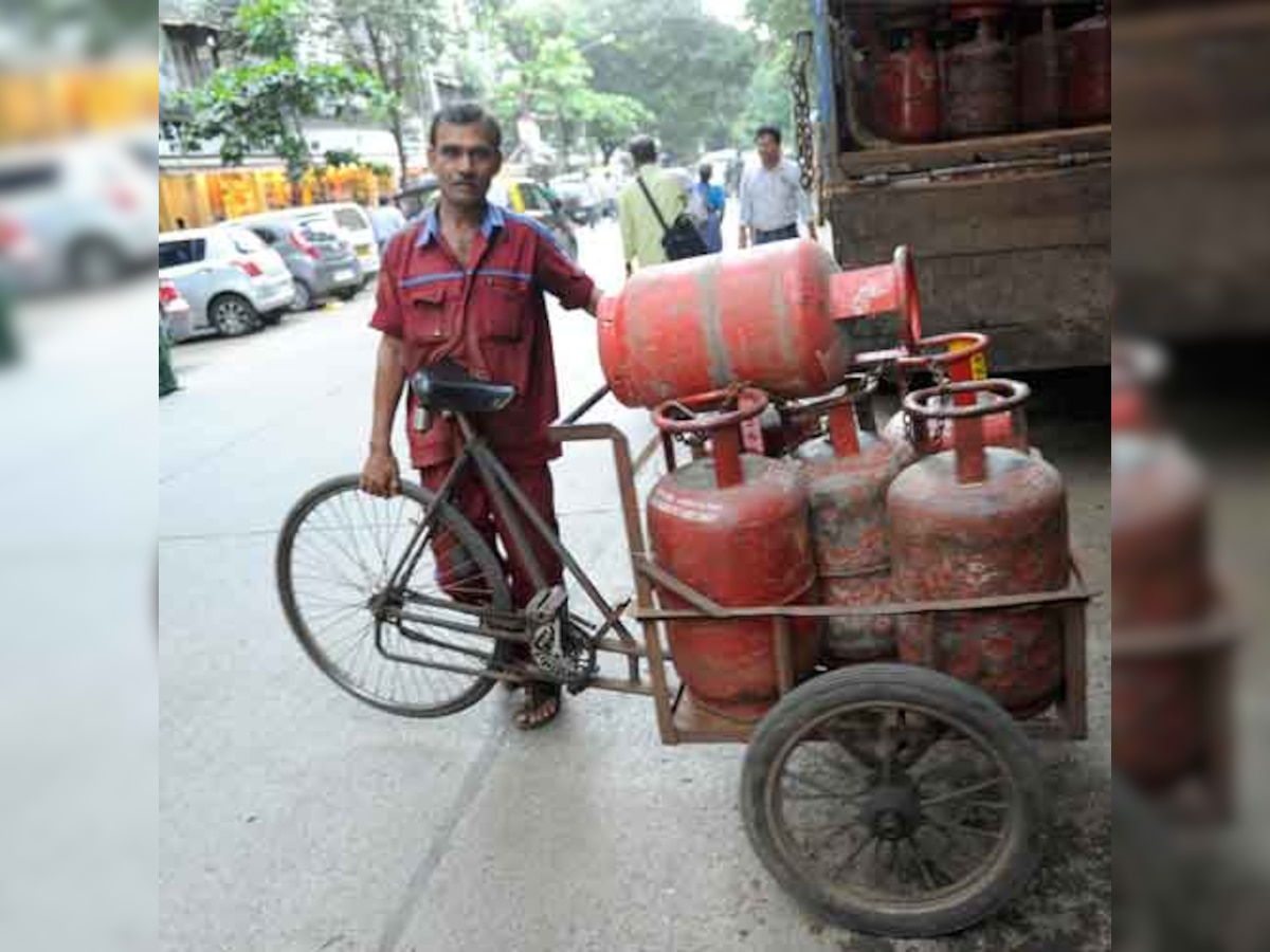 Cooking gas cylinders to be sold at petrol pumps