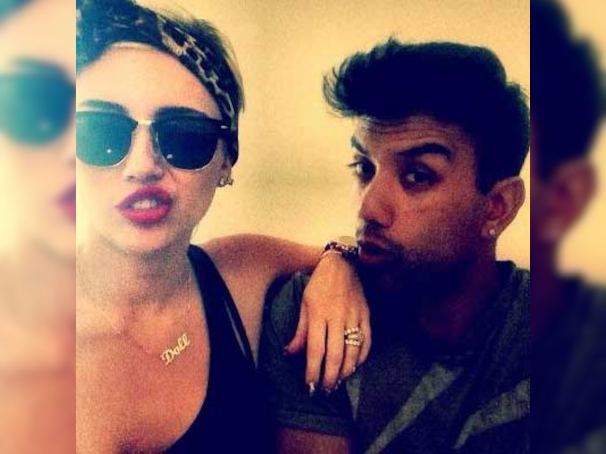 Engagement ring, now a memento for Miley Cyrus!
