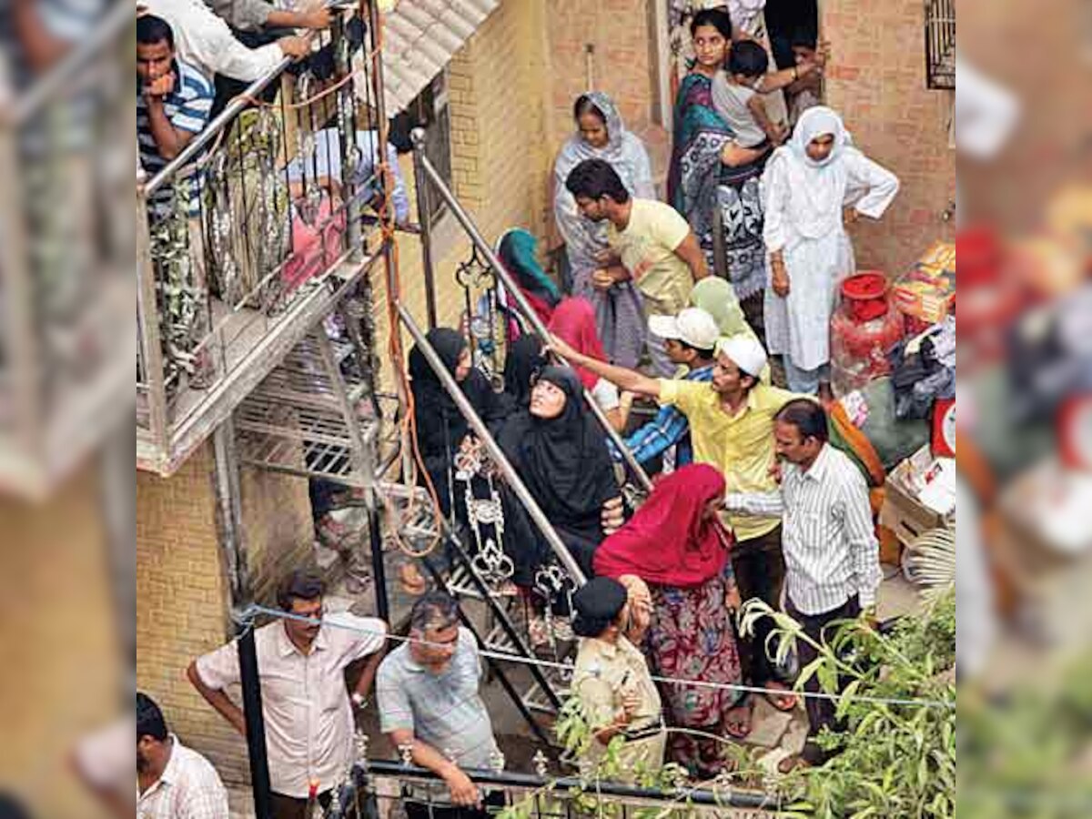 Mumbra building collapse: Narrow lanes hinder rescue work