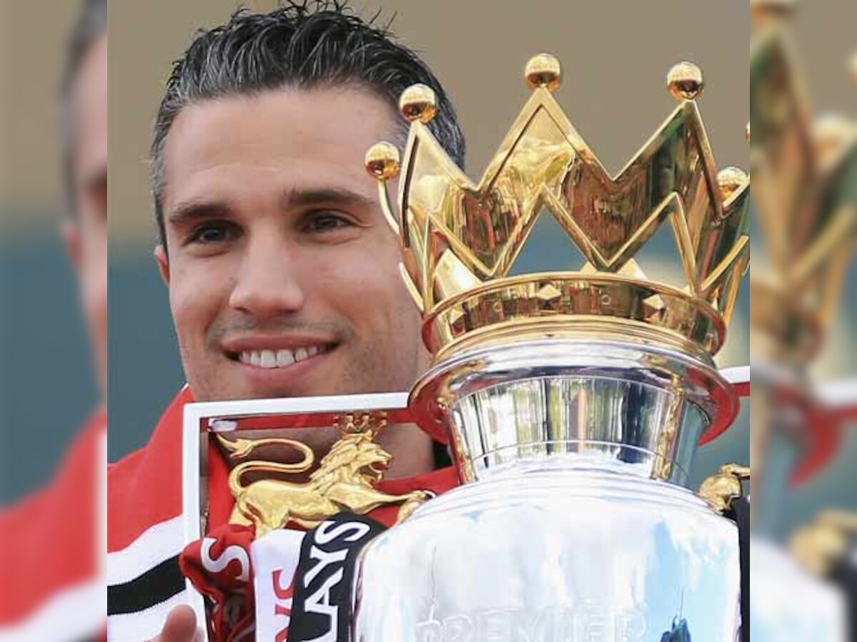 Injured Robin van Persie out of Manchester derby