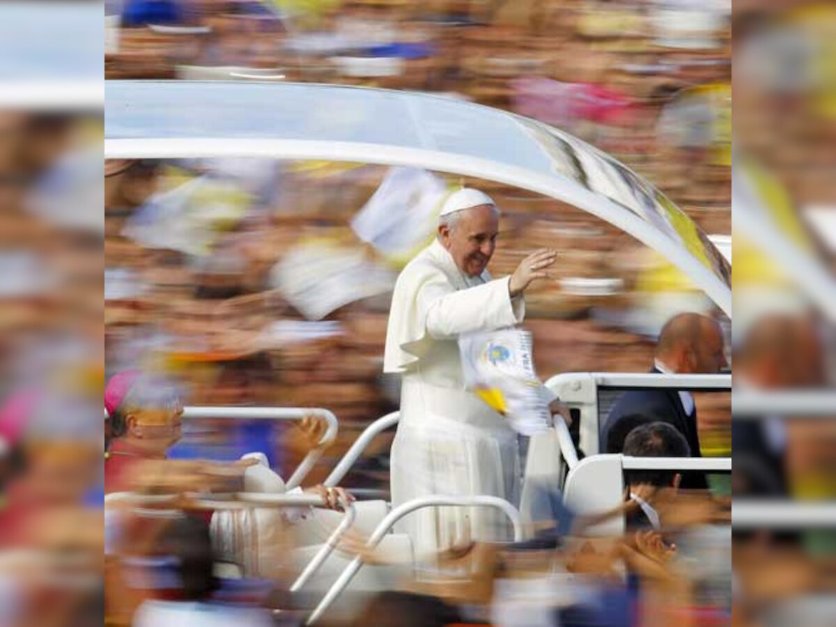 Pope condemns Pakistan bombing as act of hate and war