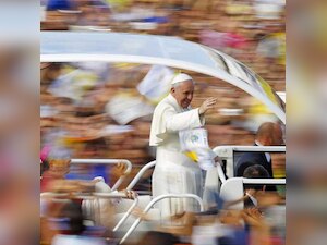 Pope condemns Pakistan bombing as act of hate and war