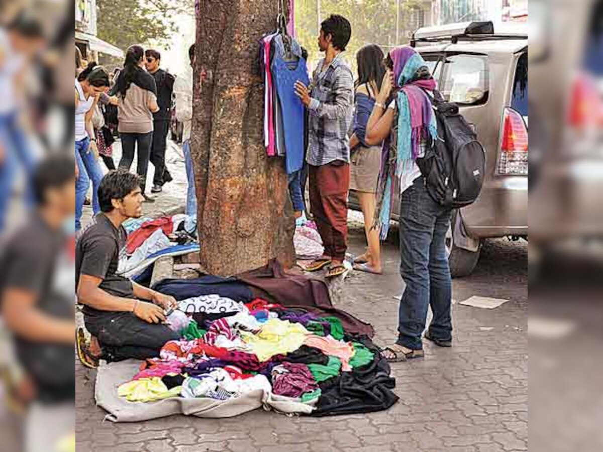 Vendors Bill to roll out red carpet for 1 lakh more hawkers