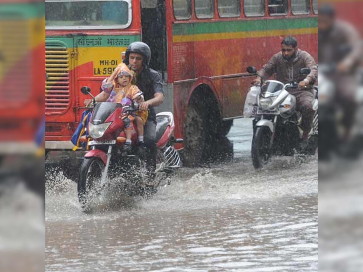 Symptoms thunder but monsoon takes its time to withdraw from Mumbai