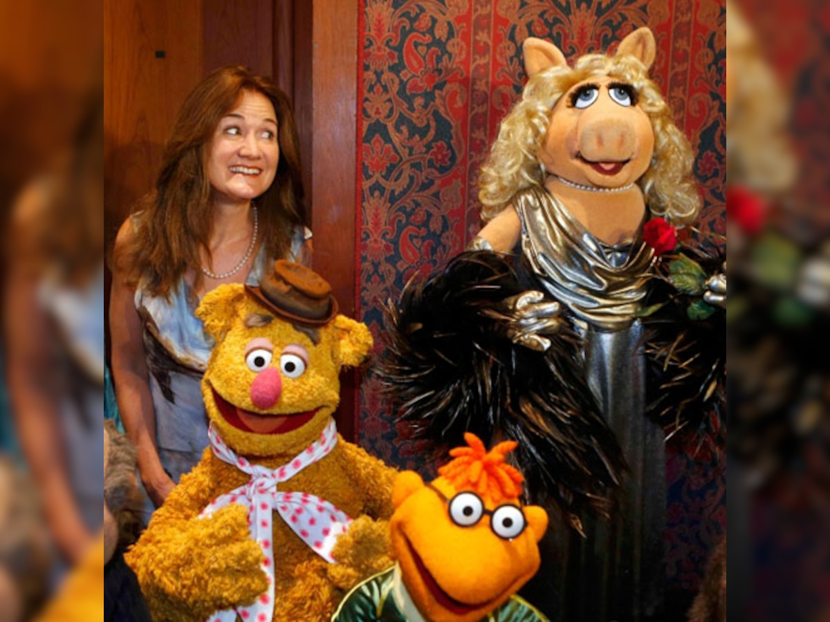 Miss Piggy, other Muppets, join Kermit the Frog at Smithsonian