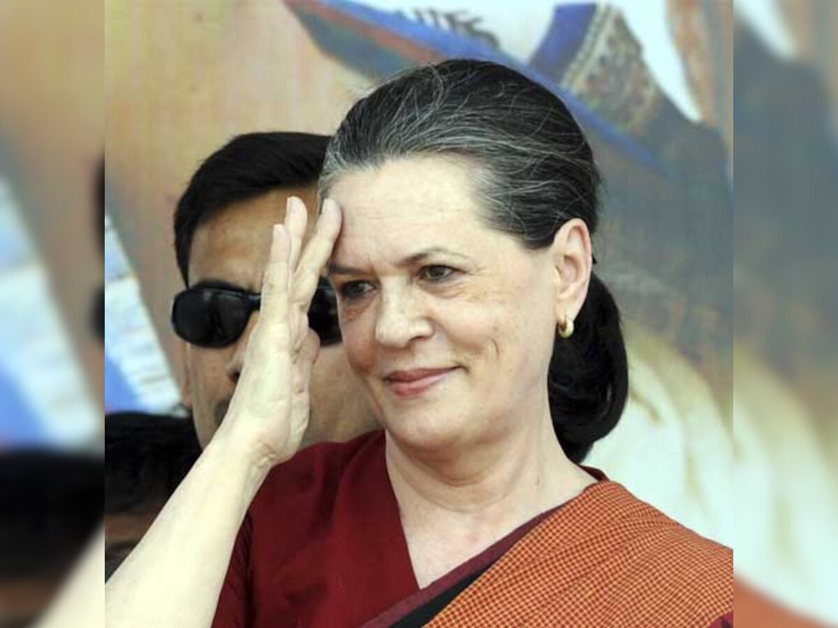 Sonia Gandhi praises Manmohan Singh