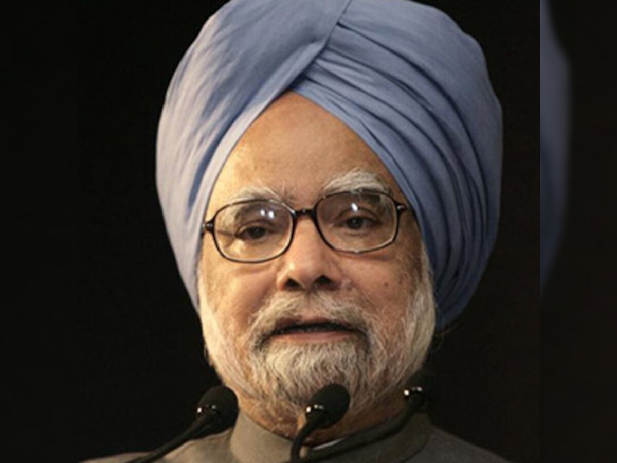 Manmohan Singh meets Nawaz Sharif; raises terrorism issue